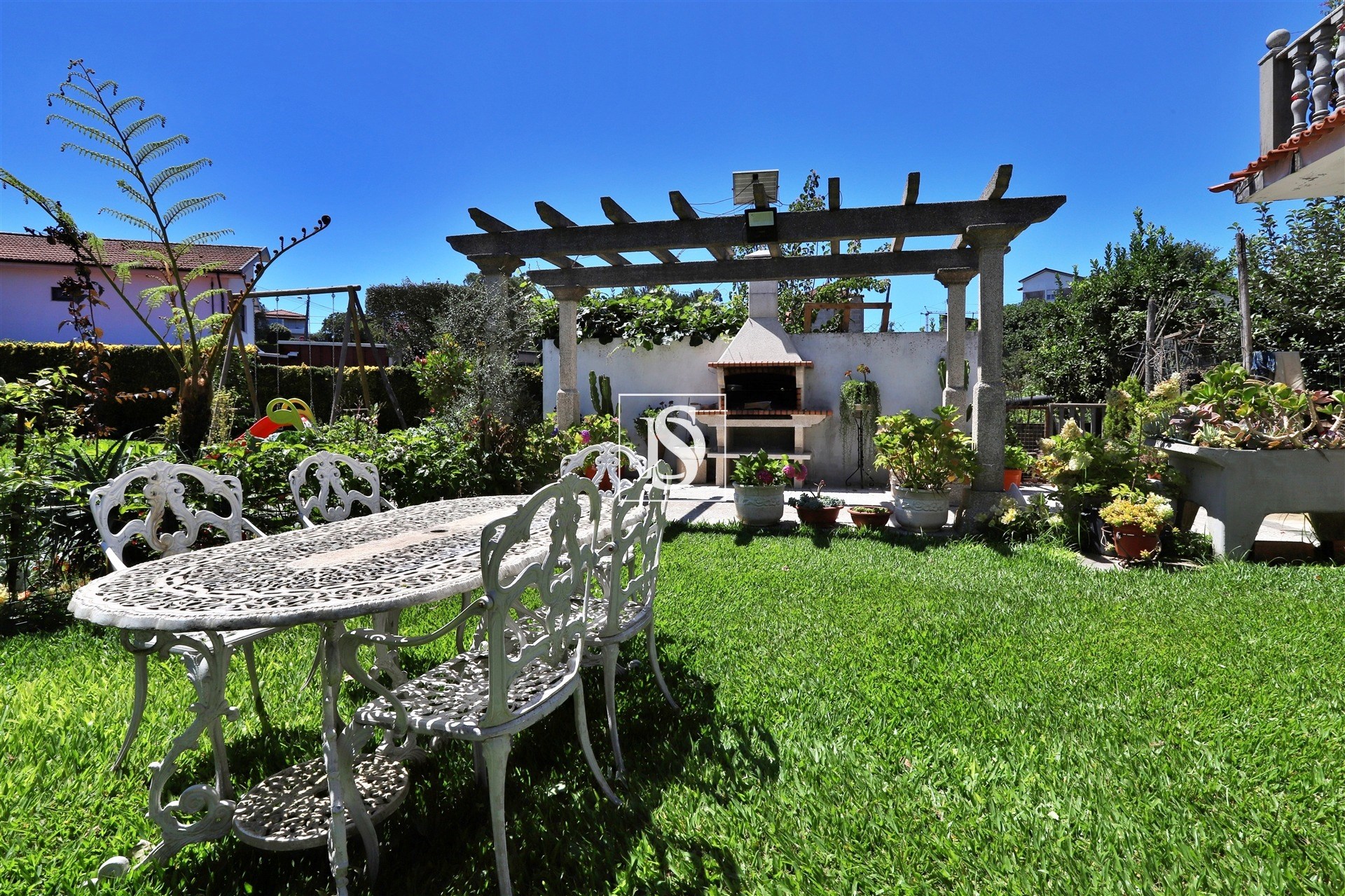 Moradia em Gondifelos com piscina e jardim!  