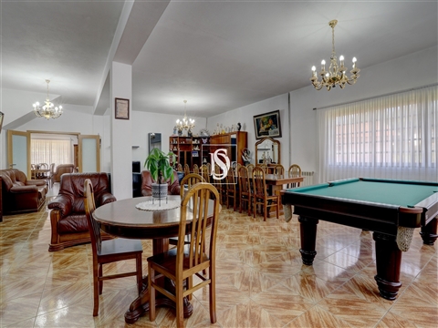 Moradia em Gondifelos com piscina e jardim!  
