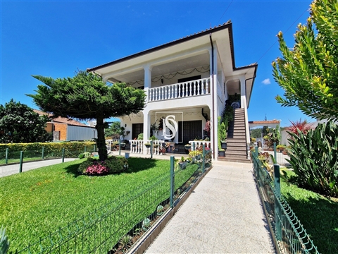 Moradia em Gondifelos com piscina e jardim!  