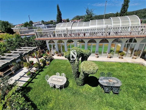Moradia em Gondifelos com piscina e jardim!  