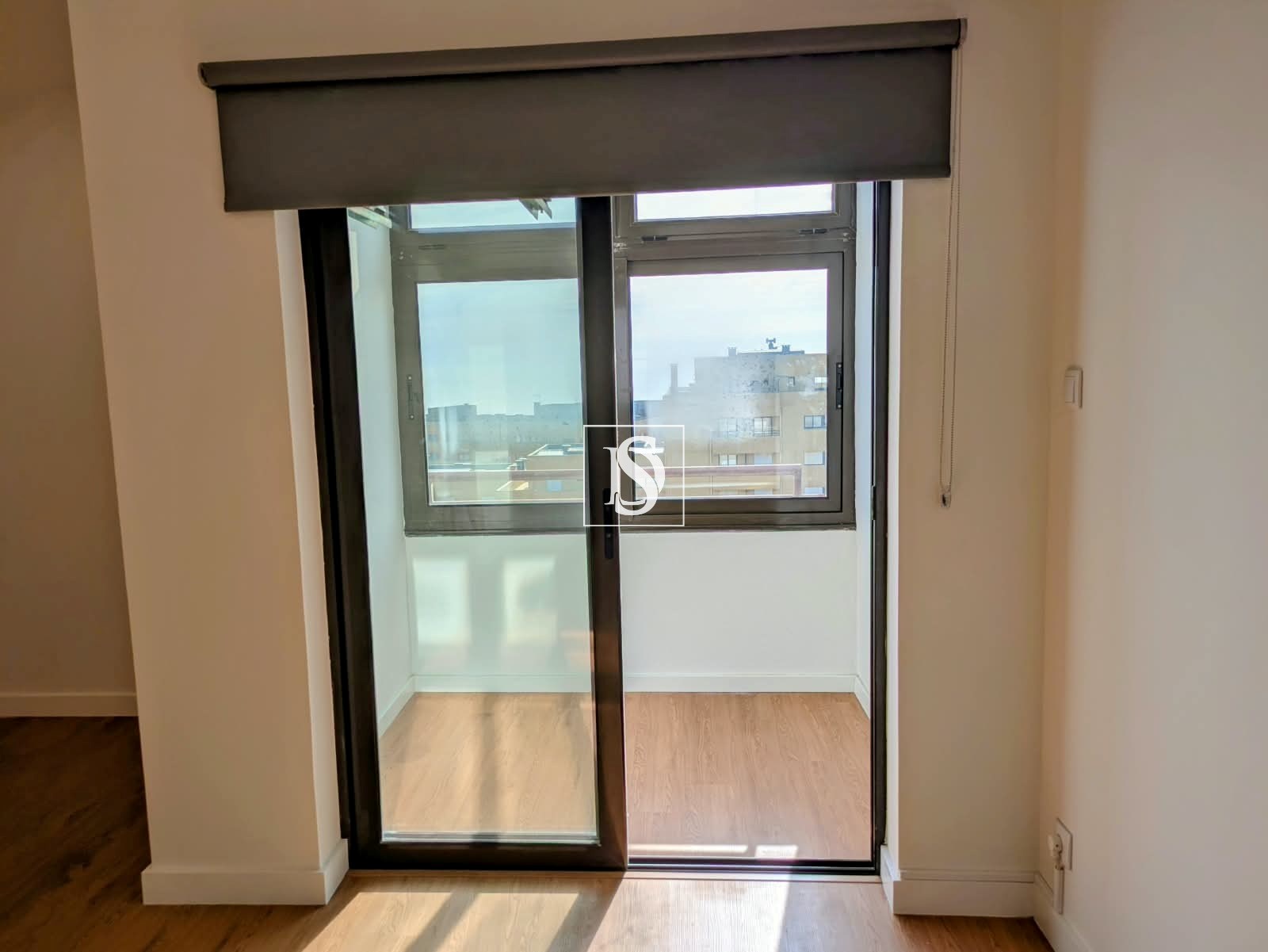 T1 Renovado a 70m da Praia com Vista Mar | Garagem fechada e AC